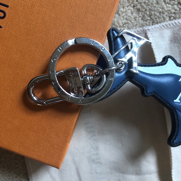 Louis Vuitton AQUATICS BAG CHARM AND KEY HOLDER - Picture 2 of 6